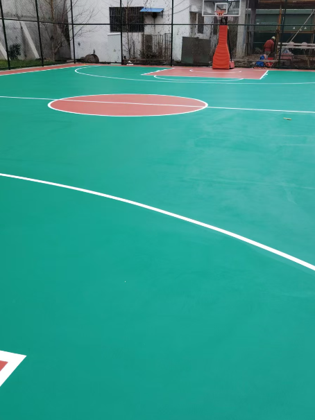 江岸 球场长期使用易出现地面开裂